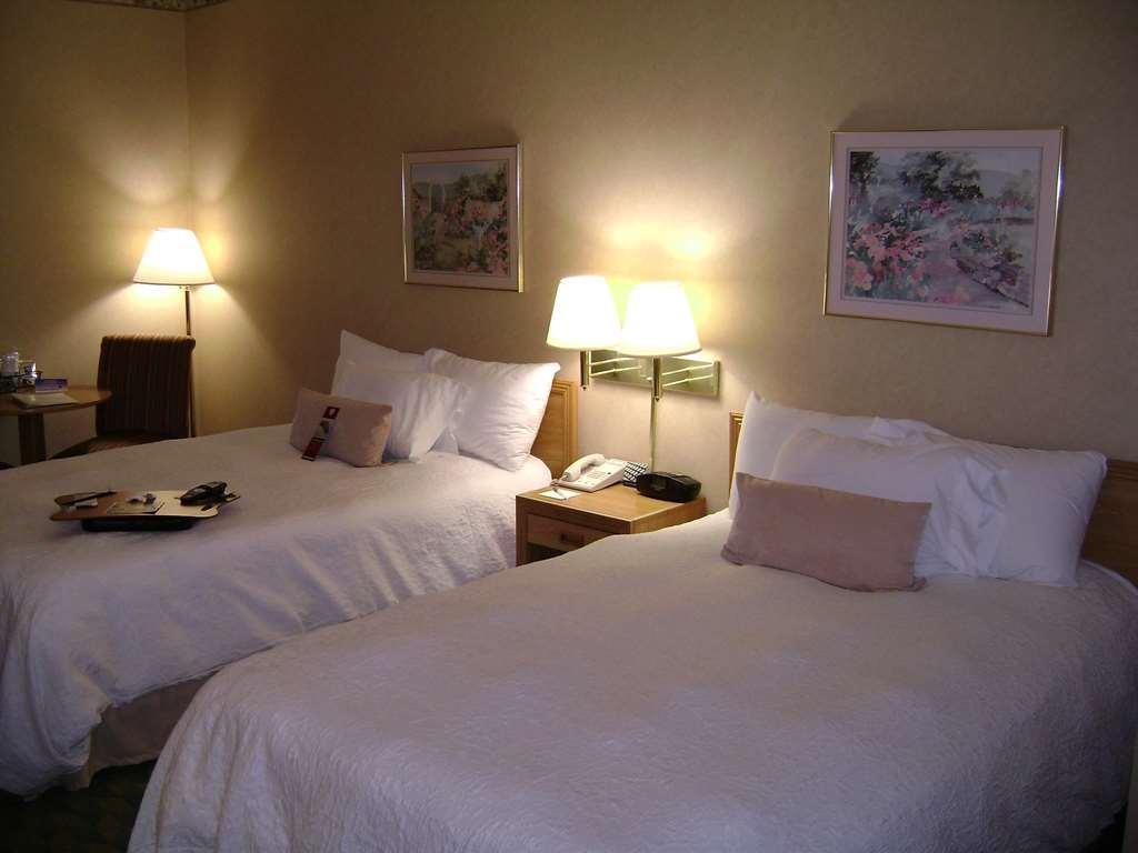 Hampton Inn Janesville Room photo