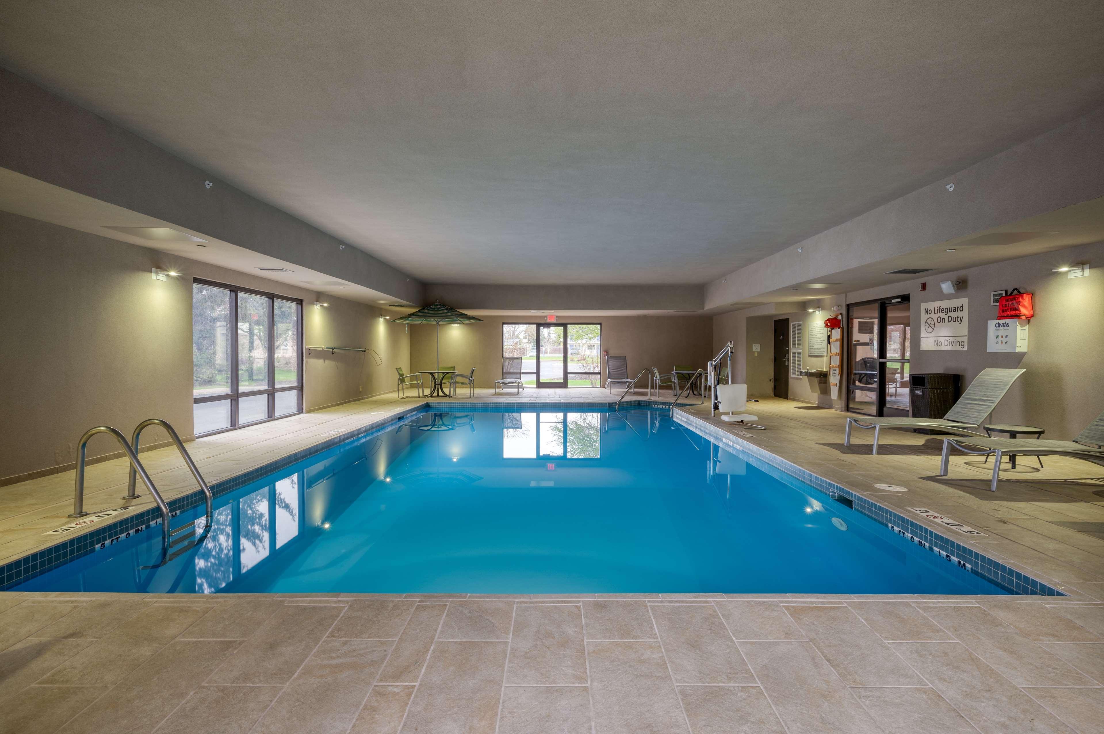 Hampton Inn Janesville Exterior photo