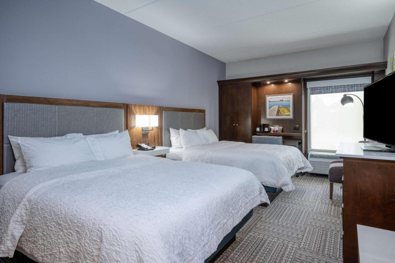 Hampton Inn Janesville Exterior photo