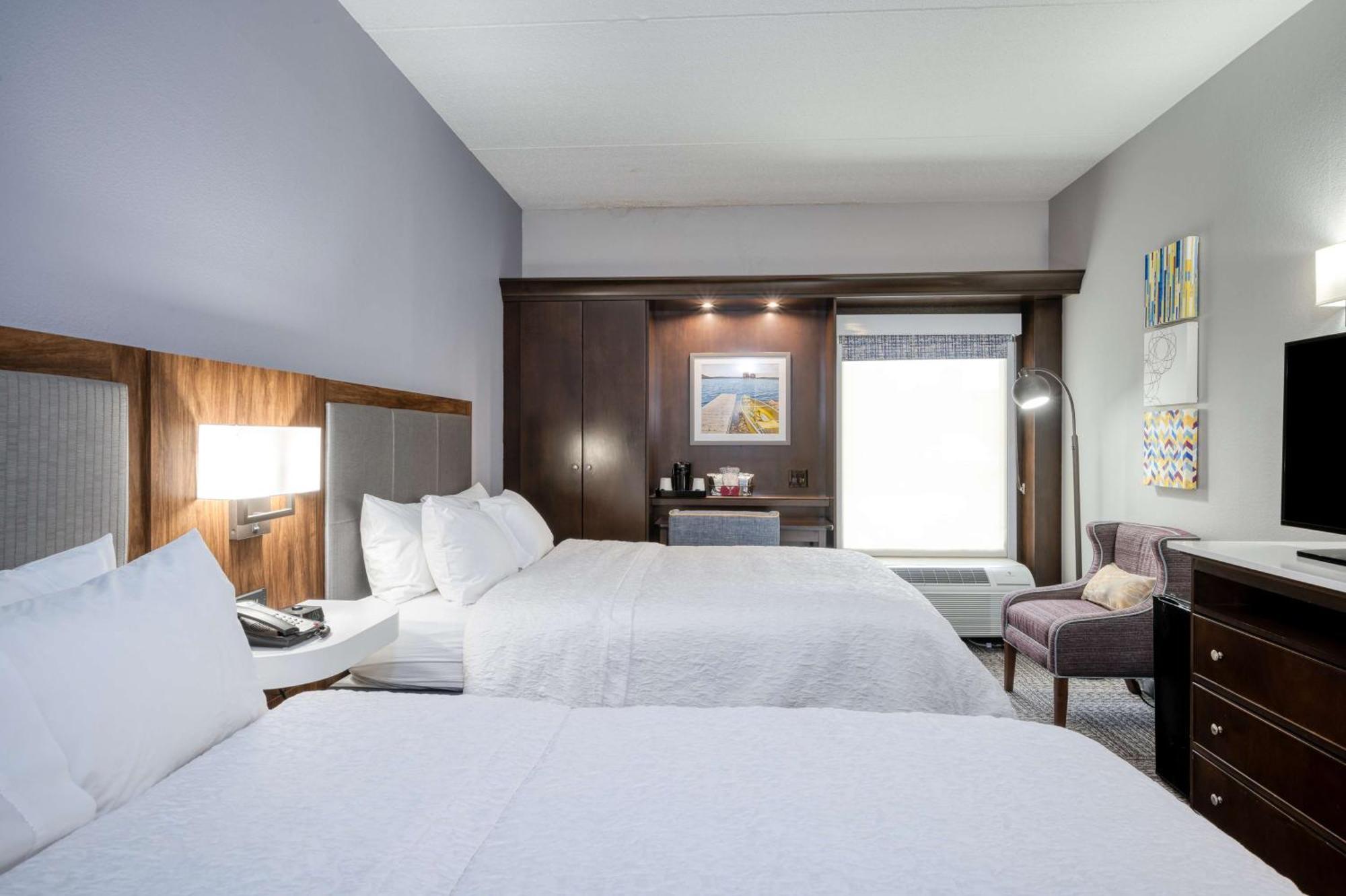 Hampton Inn Janesville Exterior photo