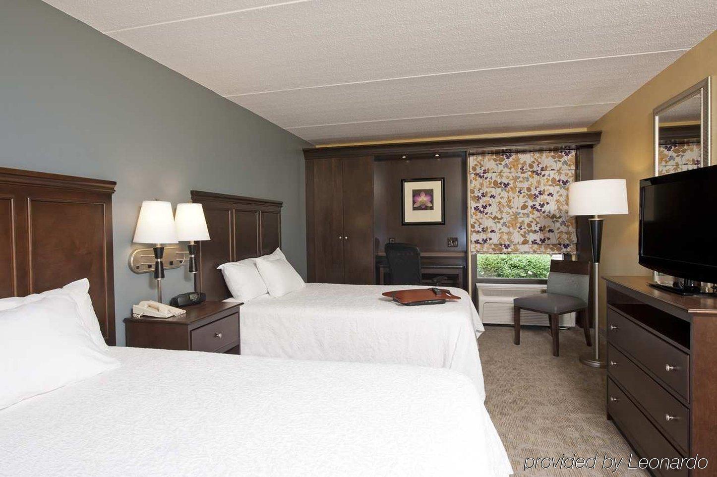 Hampton Inn Janesville Exterior photo